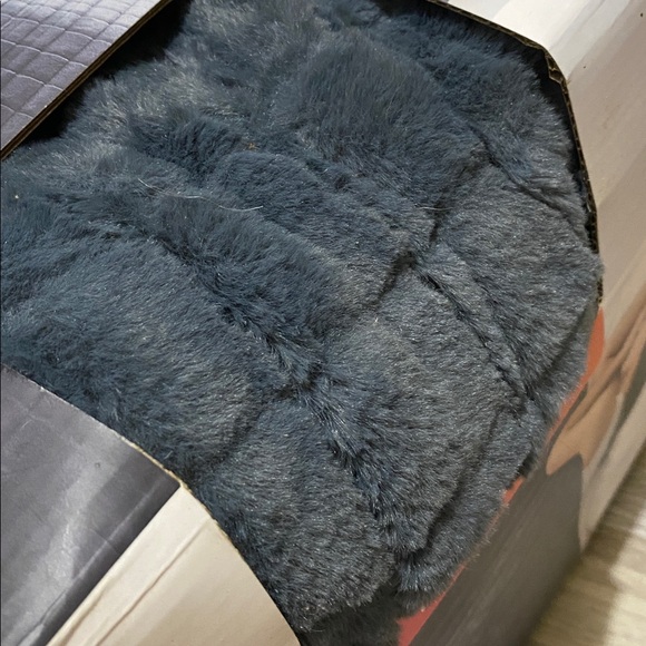 NWT BROOKSTONE Heated Blanket size twin - Picture 6 of 7